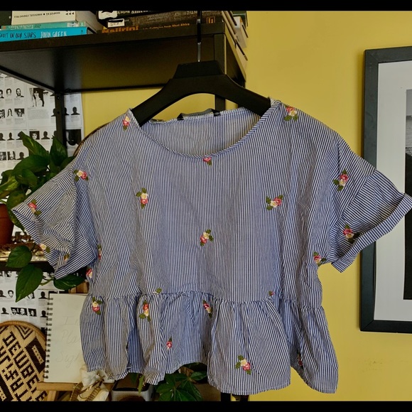 Cropped blue and white shirt - Picture 2 of 3